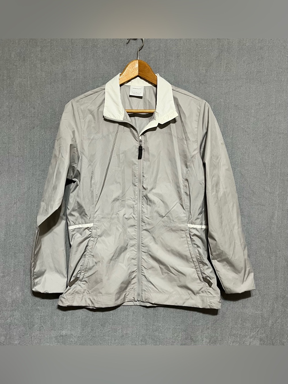 Nike Golf Light Gray Women’s Windbreaker Jacket with White Collar Trim